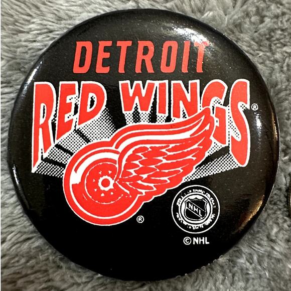 Vintage 80’s 90’s Detroit Red Wings NHL Hockey Souvenir Pin Back Button - Picture 1 of 3